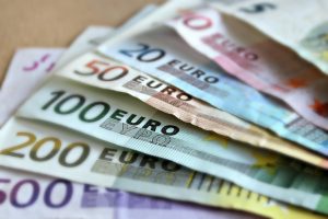 banque centrale europeene augmentation taux directeur subite